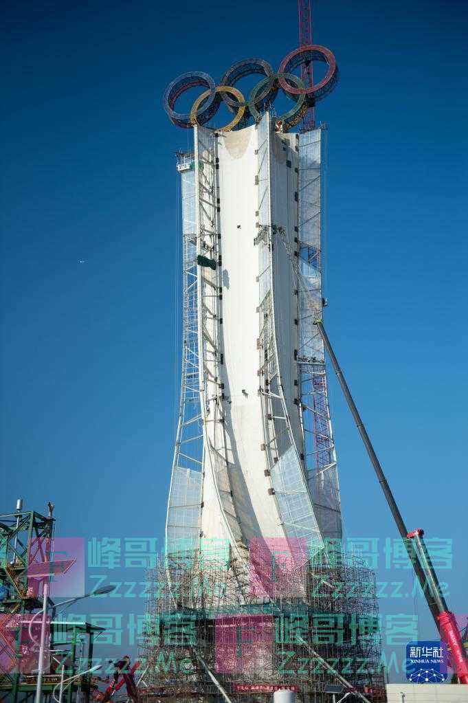 北京：奥运五环景观塔献礼冬奥