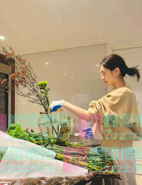 年味满满!江疏影用鲜花装饰住宅