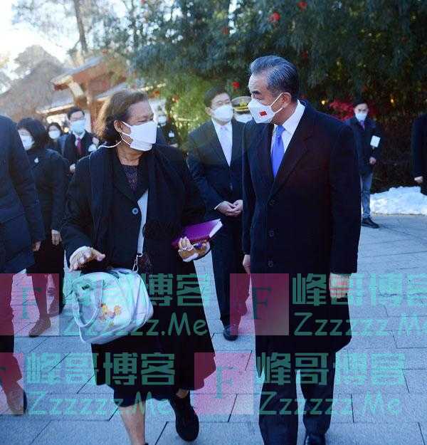 王毅会见泰国公主诗琳通