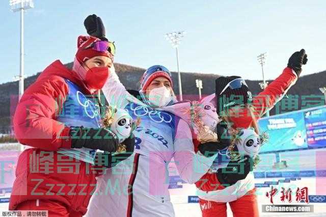 满满的幸福！冬奥运动员收获定制冰墩墩