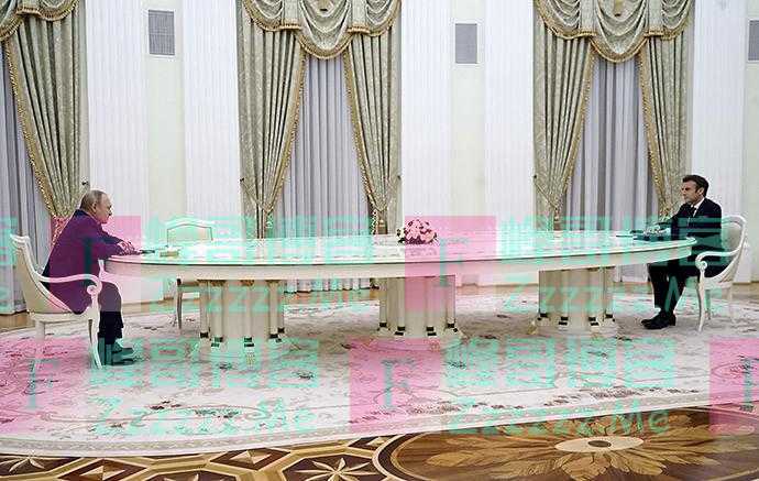 俄法元首会晤为啥相隔4米？外媒：法方因安全原因拒绝俄方核酸检测