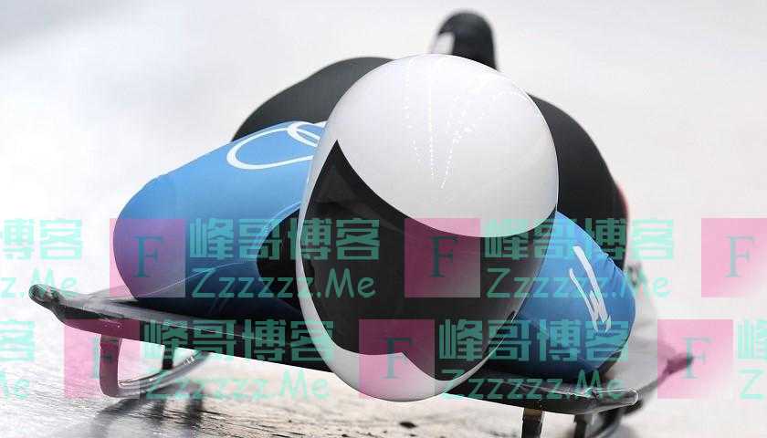中国女子钢架雪车冬奥首秀,旗手赵丹刷新赛道纪录暂列第三