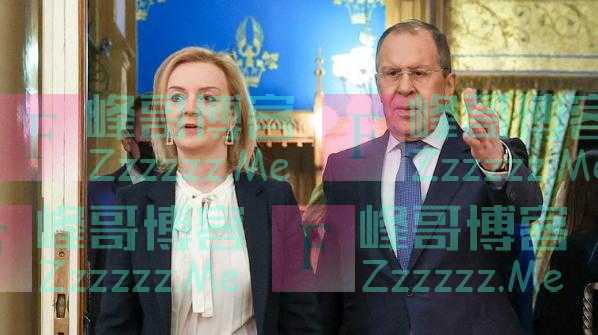 她不是外交官出身，尽管履历看上去周全，可缺乏外交官的专业知识