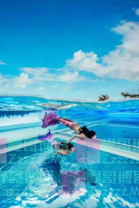 董璇称5岁女儿游泳天赋好母女二人手牵手扮美人鱼
