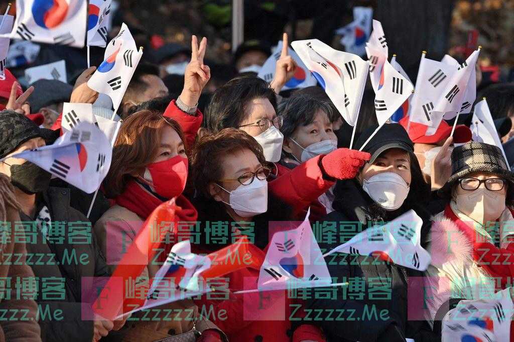韩国大选前瞻：空前热情的选民与关键的摇摆群体