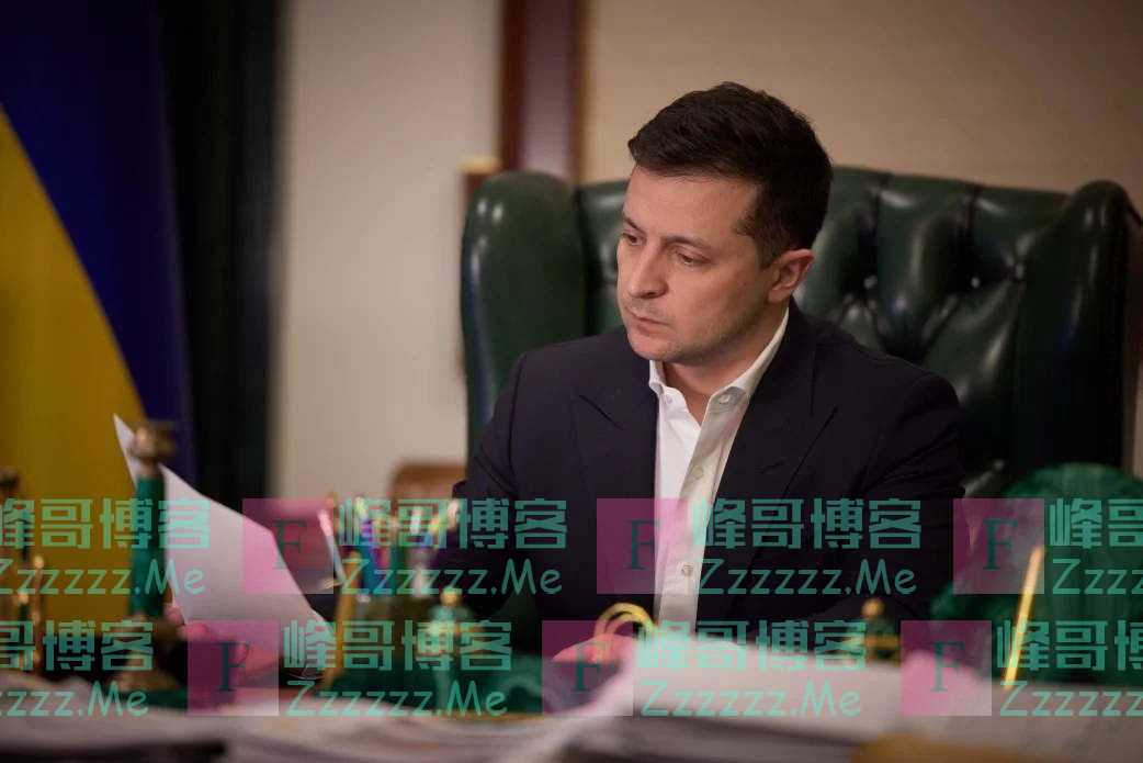 不想陪泽连斯基“演戏”了？乌重要人物申请辞职，局势终于要变天