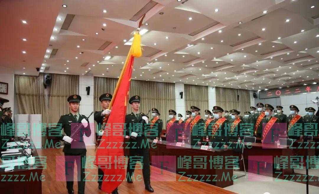 退役现场，他们服从最后一道命令！