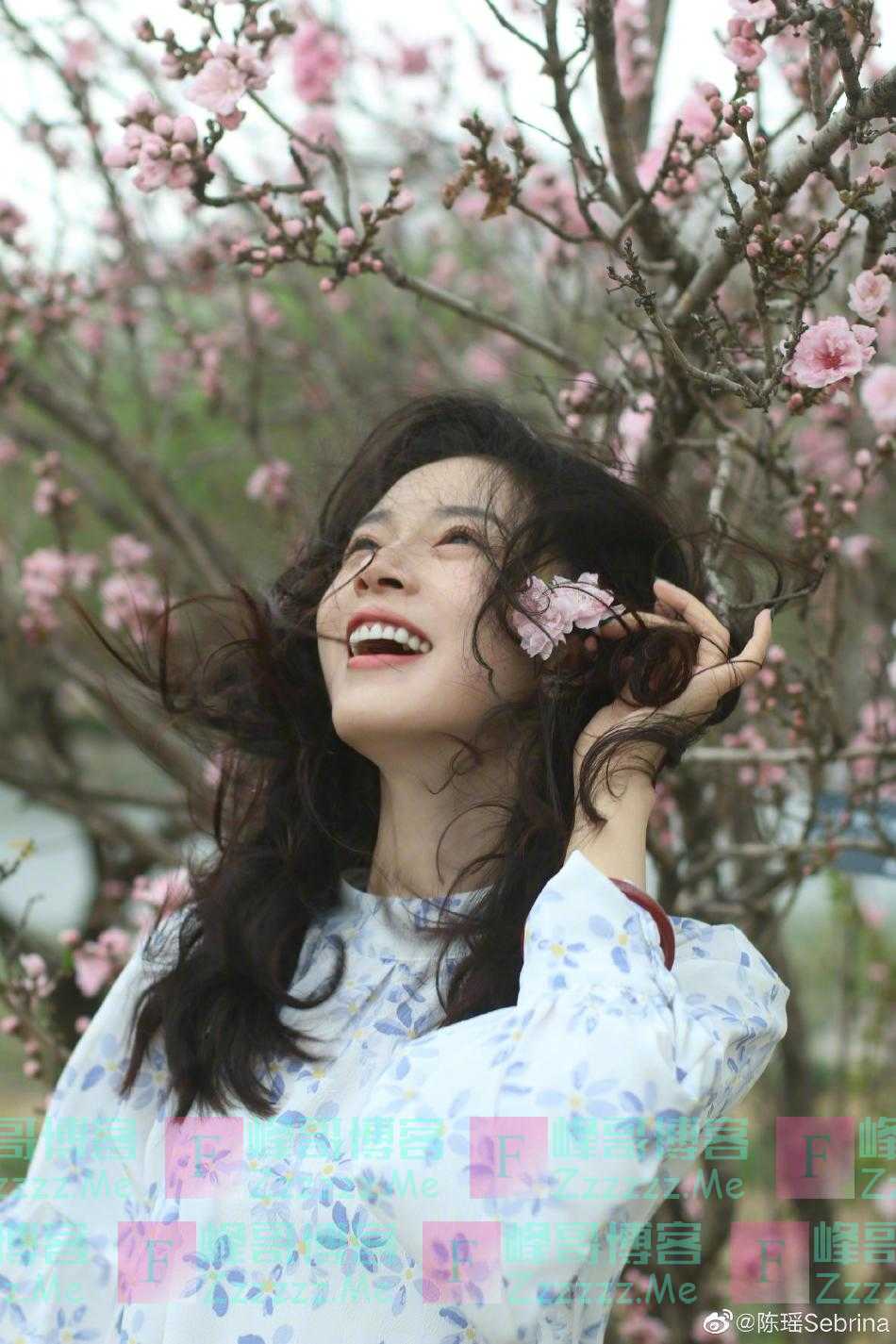 陈瑶晒春日与花写真清新唯美