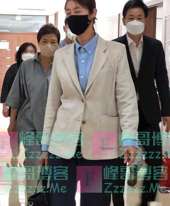 朴槿惠再次公开露面，出门投票贴身保镖提前探路