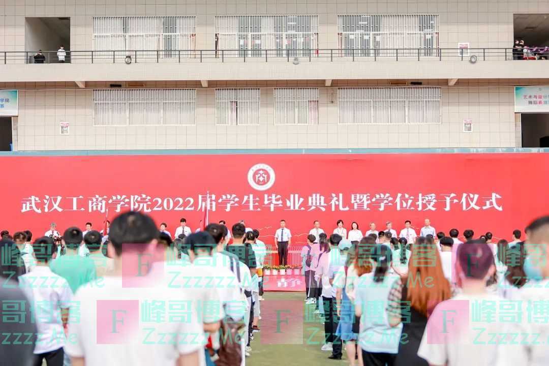 高校校长向全校公布手机号，几个月后……