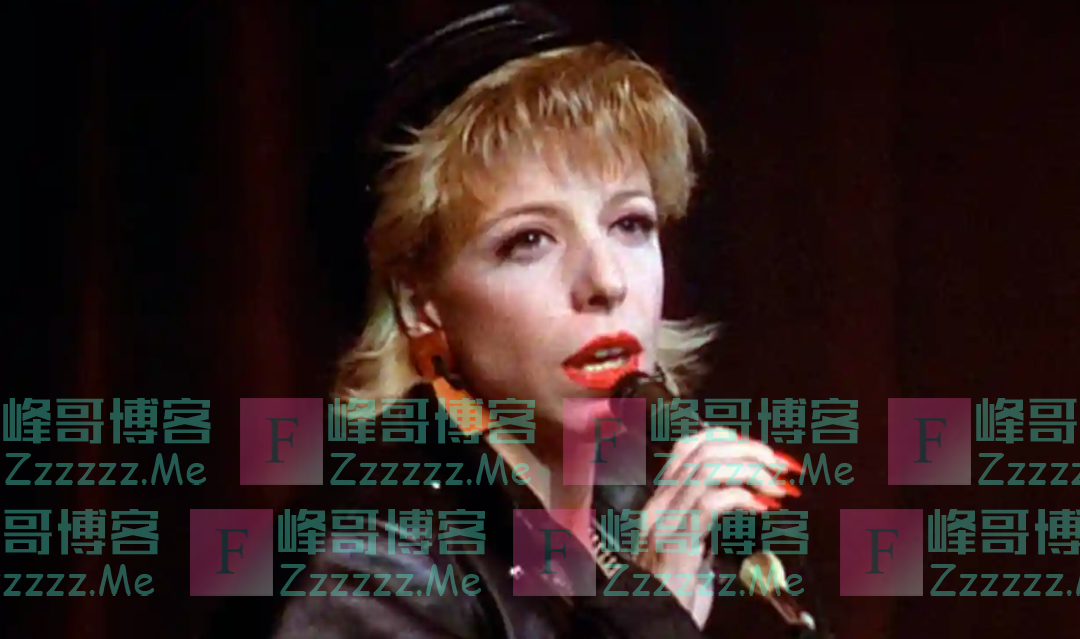 消息传来，著名歌手在家中自杀身亡