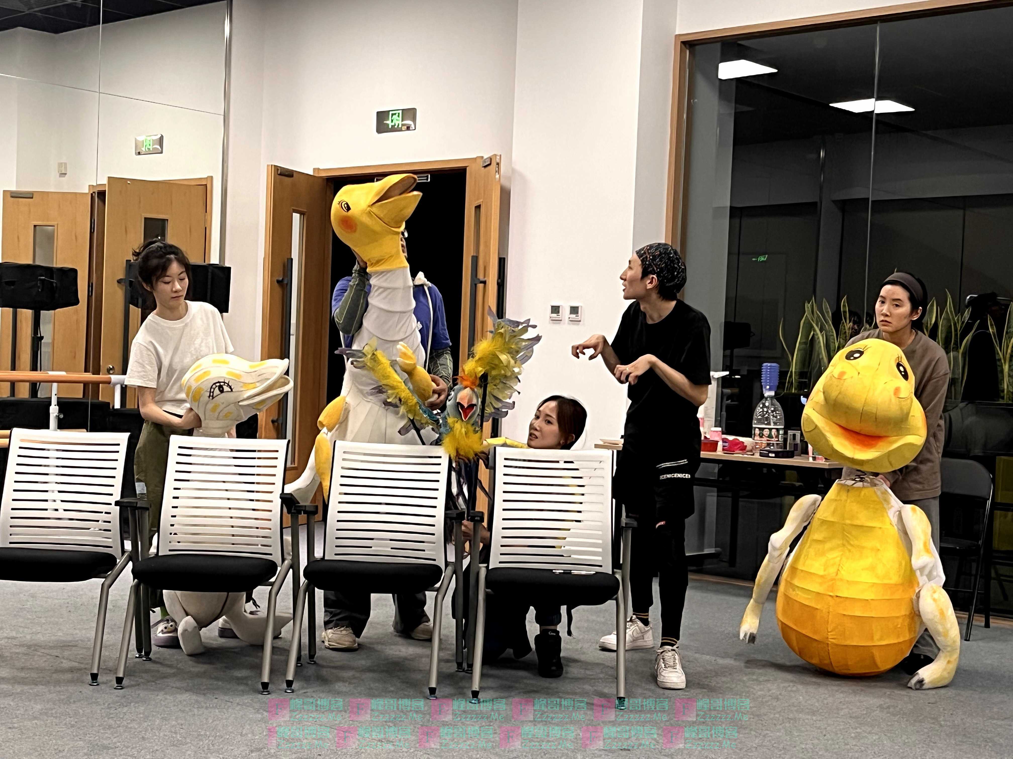 《滑雪场的流浪猫王》将首演,4200米橡皮筋叠成“雪山”