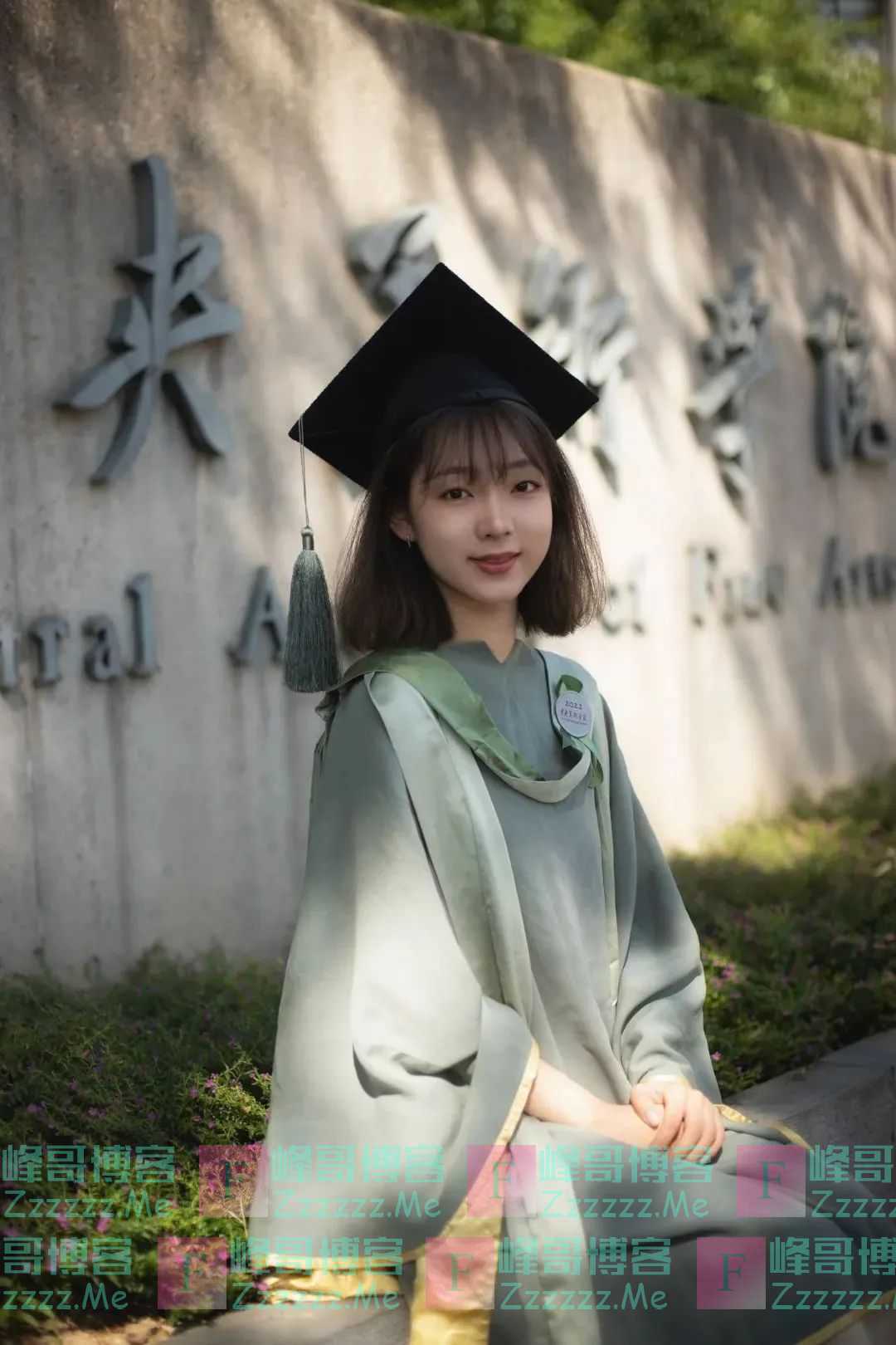 酸了！毕业生学位服居然能这么美
