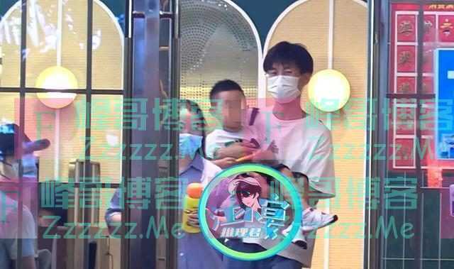 爱子心切！赵丽颖忙拍戏不忘从冯绍峰处接儿子回家