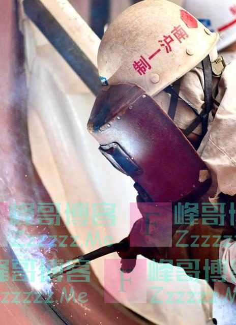 江南造船“女焊将”颜鲁梅:37℃大热也要穿秋裤,一天喝下六七斤水