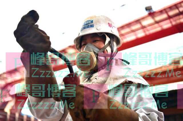 江南造船“女焊将”颜鲁梅:37℃大热也要穿秋裤,一天喝下六七斤水