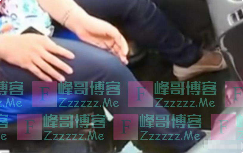 女子骑车被撞倒，8个小时不下出租车，车身充满不明液体