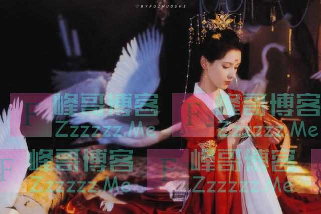 张予曦穿上“汉服”，仿佛穿越回了古代，像是端庄高贵的公主
