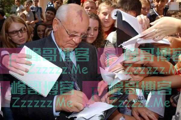 史上戏路最窄的龙套演员，戈尔巴乔夫在70多部电影里演自己