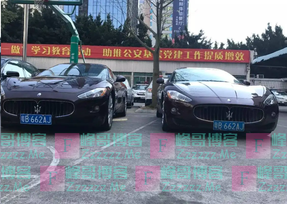 路口偶遇双胞胎车牌，两个车主同时撞车，只为自证清白