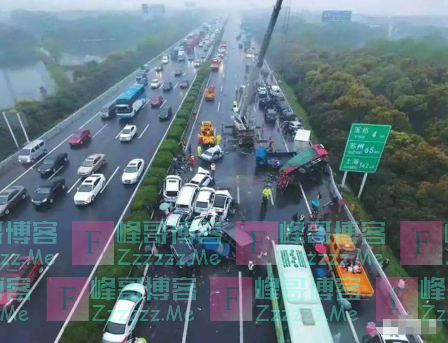 女子上高速只开30码，交警在后面拿喇叭催，本人的理由更是罕见