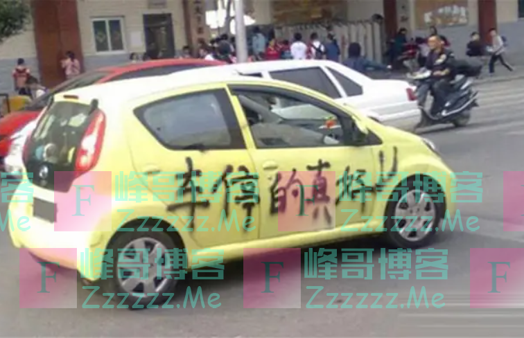 凯迪拉克违停,车内放满“通行证”,交警:罚的就是你