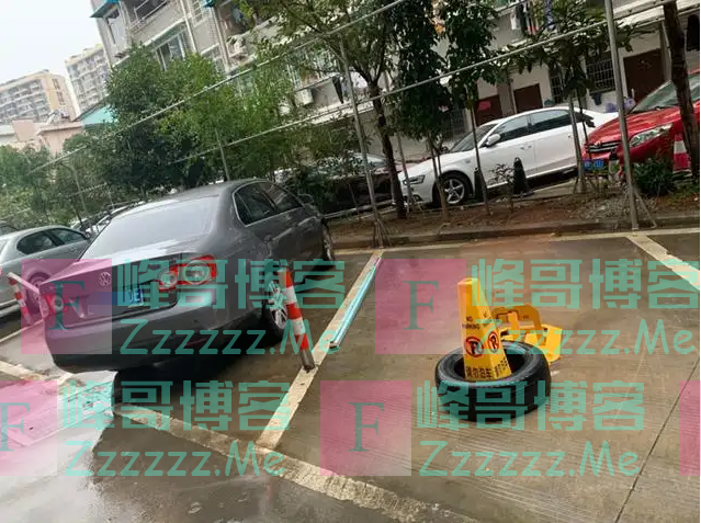 保时捷汽车被大众压在身下，车主却说：她提的要求，我不忍拒绝