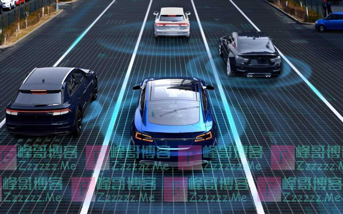 男子发明特斯拉自动驾驶新玩法，交警追着贴罚单，次次都失败
