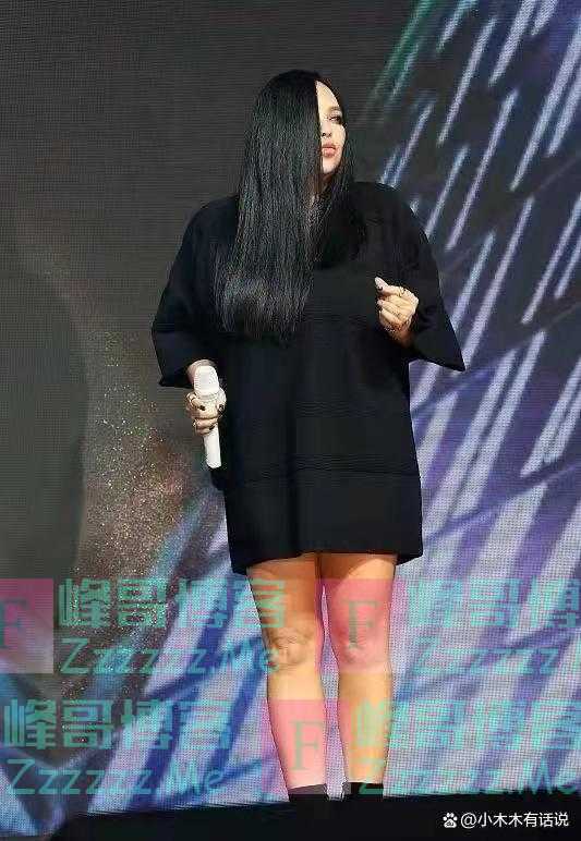 50岁张惠妹穿11万豹纹大衣现身，复胖严重，自曝会莫名其妙大哭