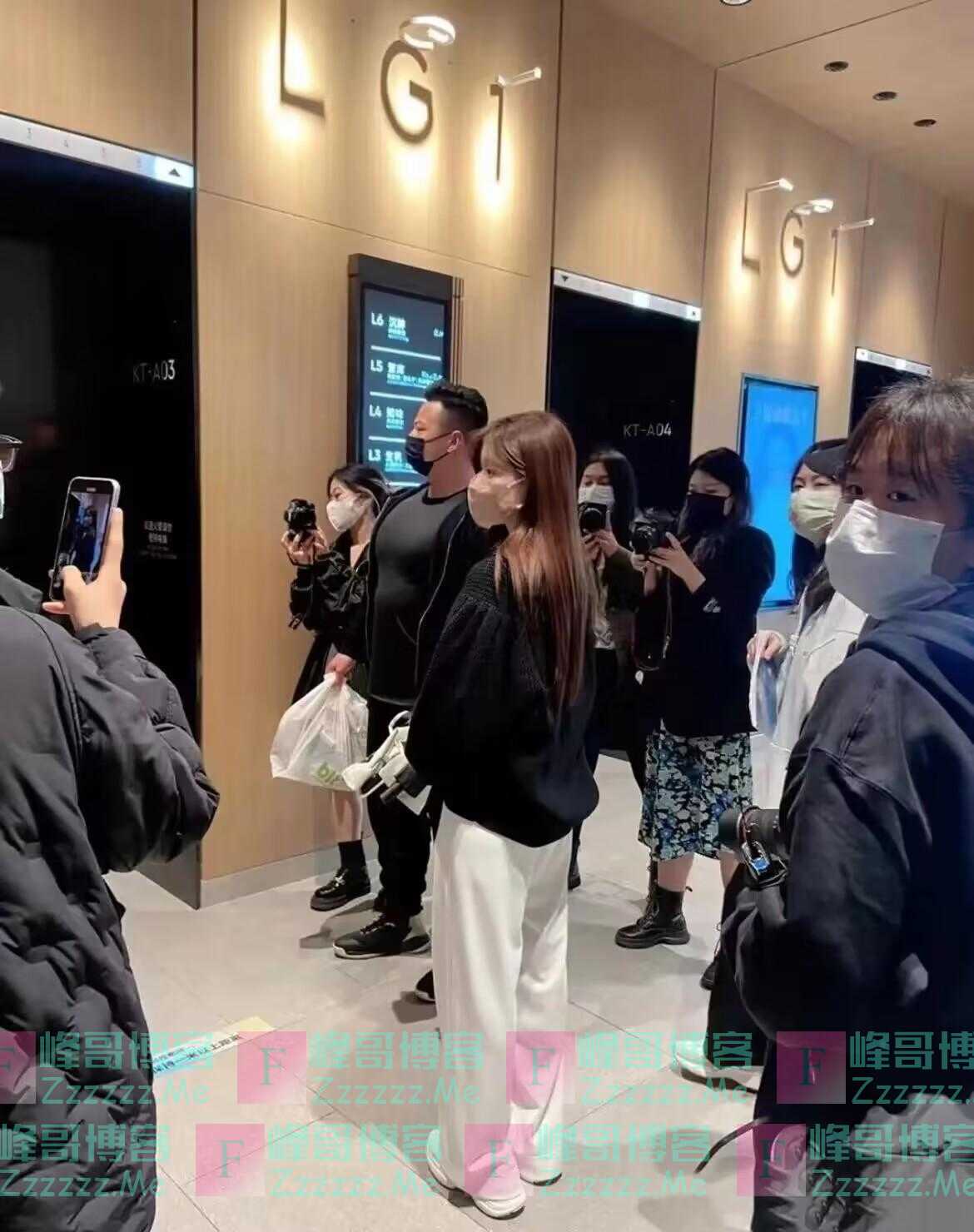 别再说赵露思“胖”了!看到她的下班生图,这也太瘦了