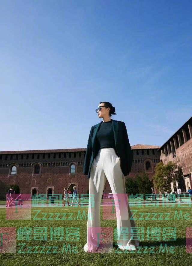 许久未露面的张静初好飒，绿西装配拖地长裤气场十足，发型显油腻