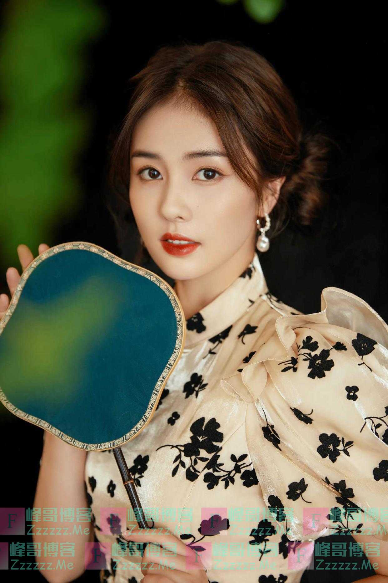 白鹿的旗袍造型太圈粉了，有女人味又不落俗，美出新高度！