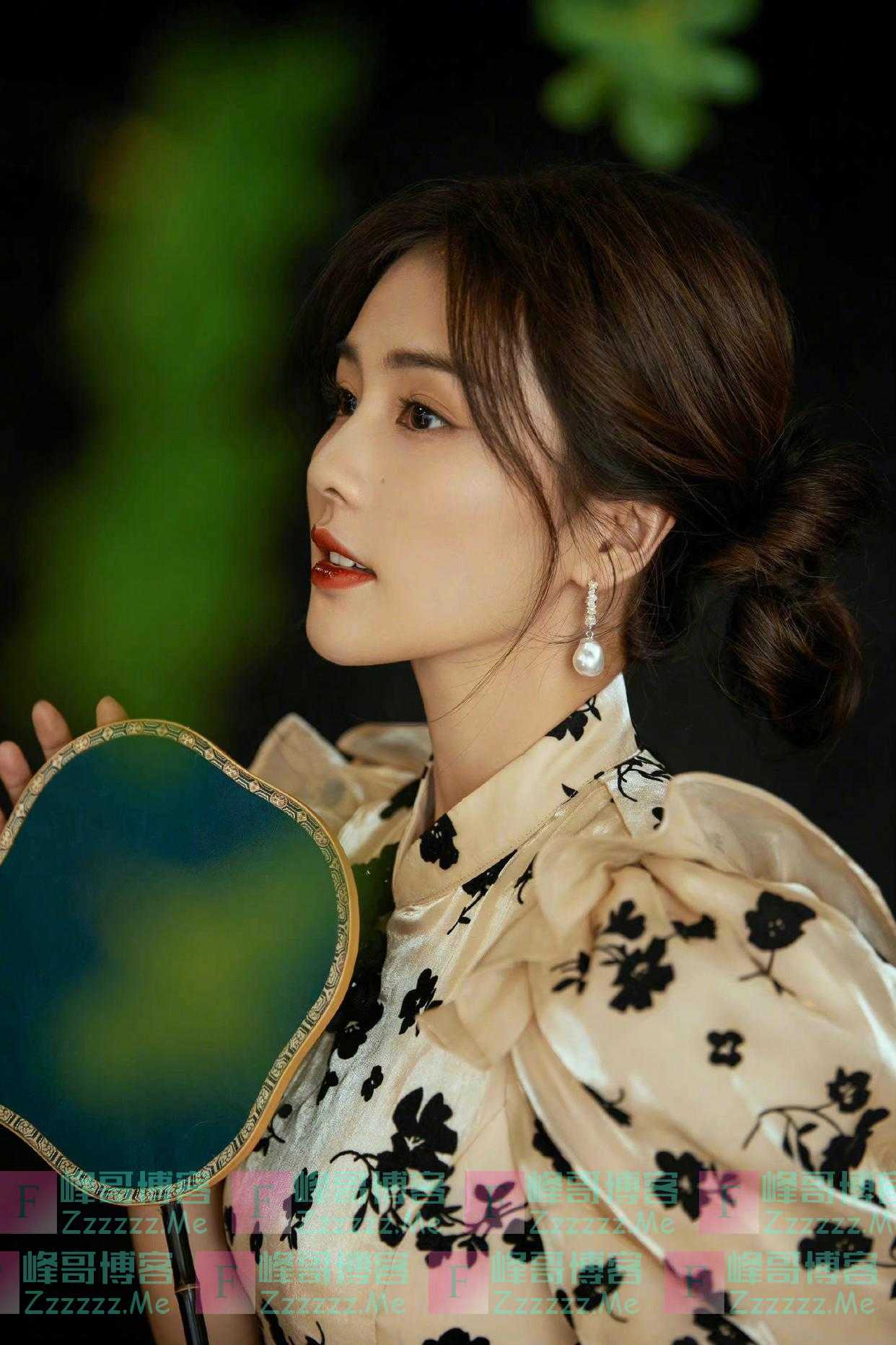 白鹿的旗袍造型太圈粉了，有女人味又不落俗，美出新高度！