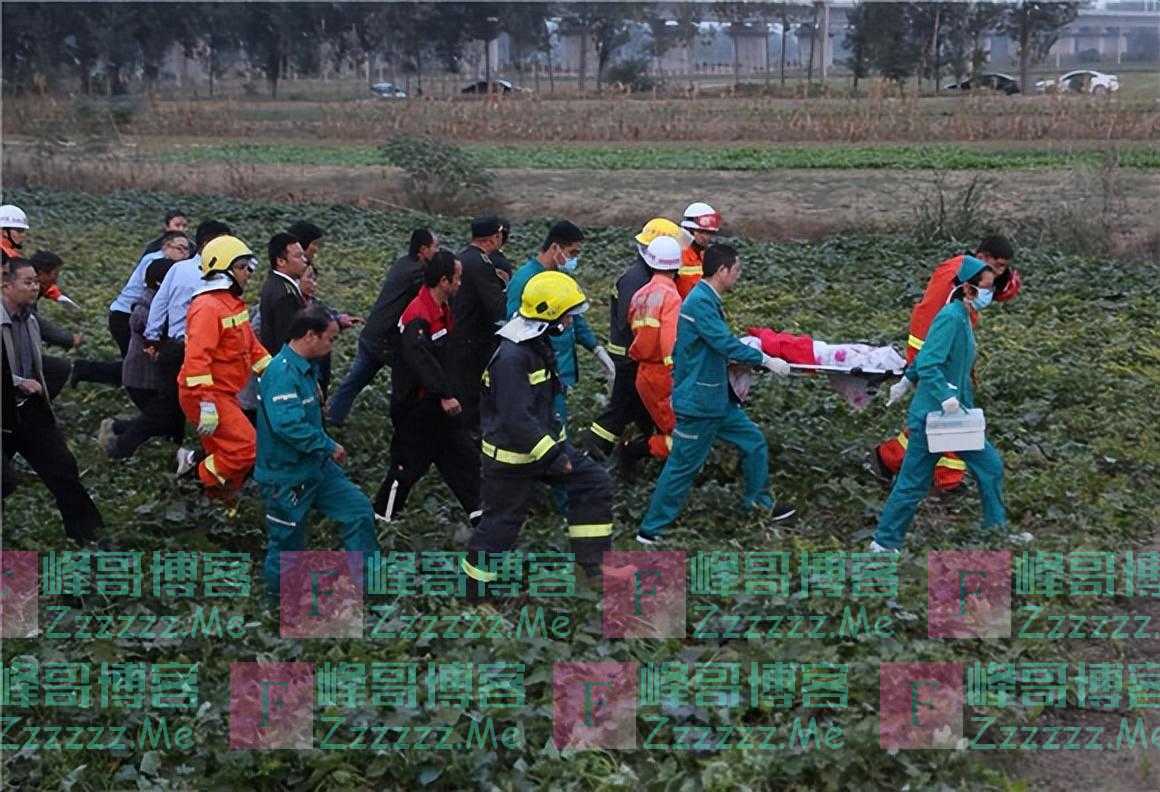 回顾 2岁男童掉进15米深井，仇人不顾危险舍命相救，现仇人变亲人