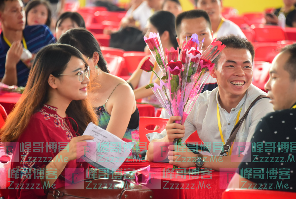 故事:28岁姑娘相亲时嫌月薪三万少,男方回应:你月薪才三千而已