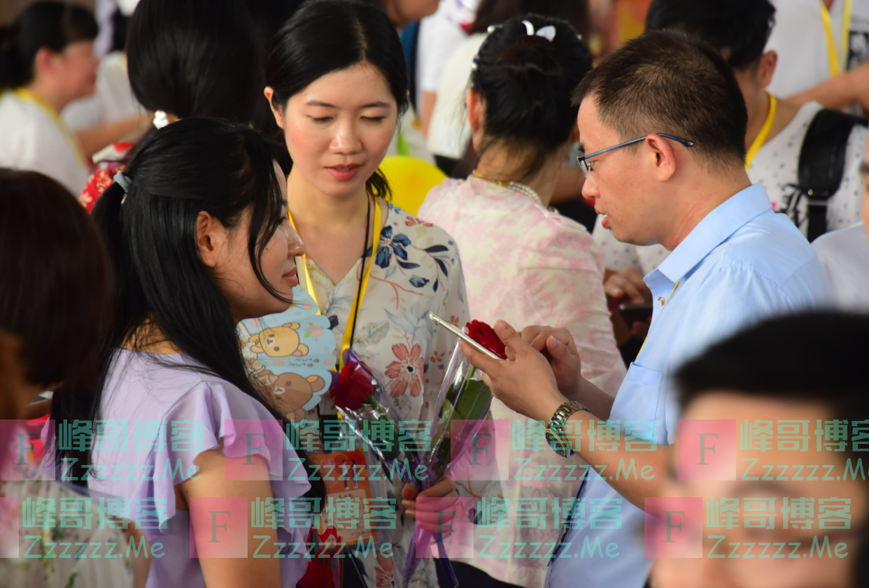 故事:28岁姑娘相亲时嫌月薪三万少,男方回应:你月薪才三千而已