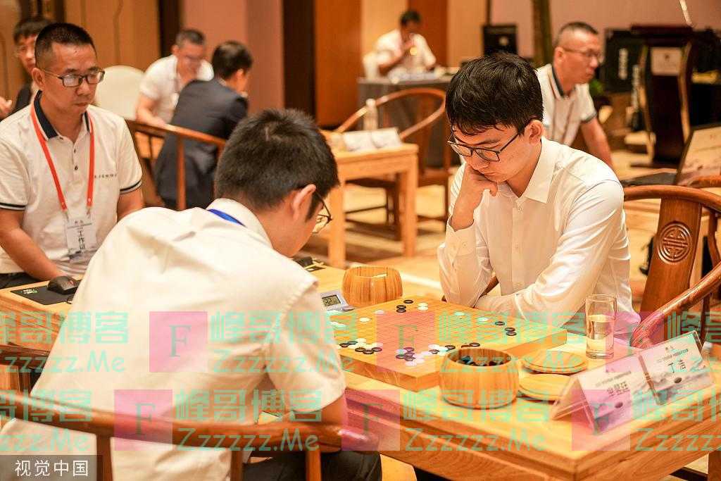 体坛联播|1.5万人围观梅西训练,加纳队忘带球衣去卡塔尔