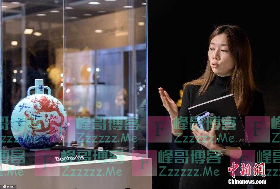 清乾隆松石绿地抱月瓶绝迹十年后重现香港拍卖市场