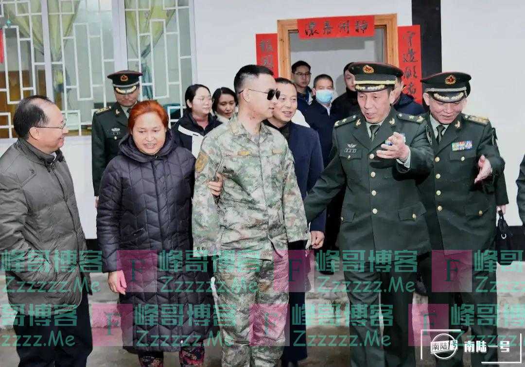 南部战区陆军看望慰问杜富国