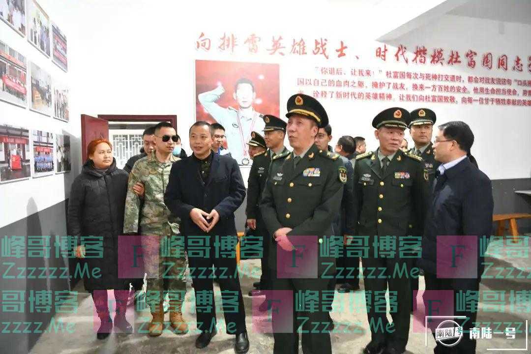 南部战区陆军看望慰问杜富国