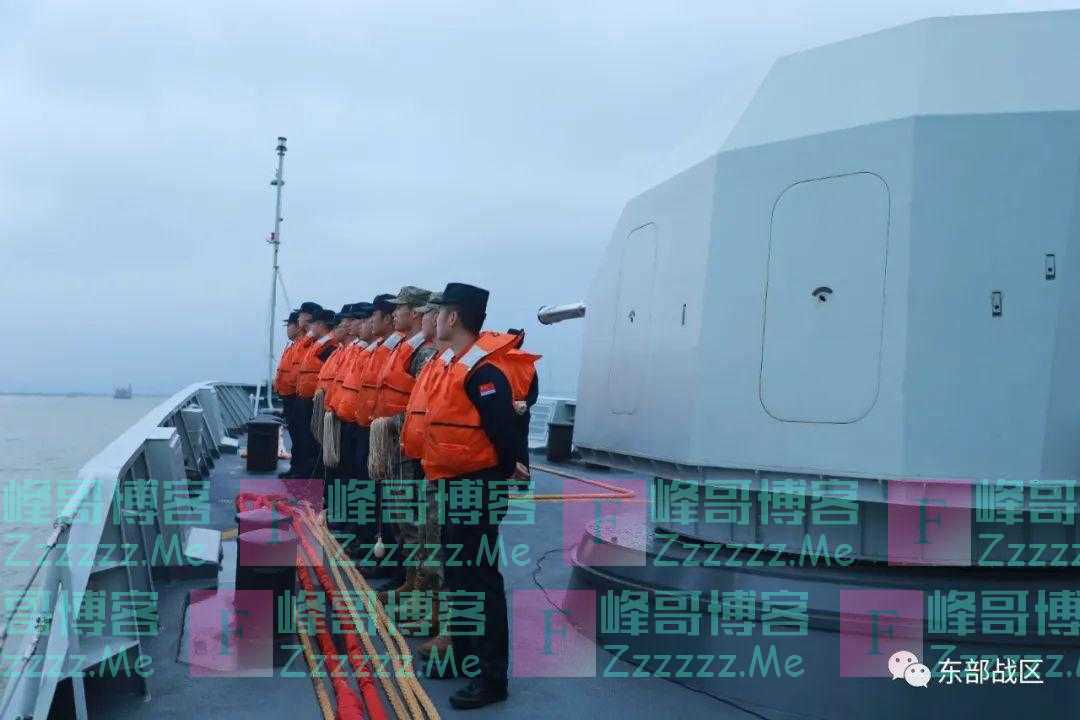 海上实射导弹，首发即中！