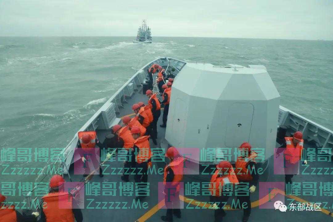 海上实射导弹，首发即中！