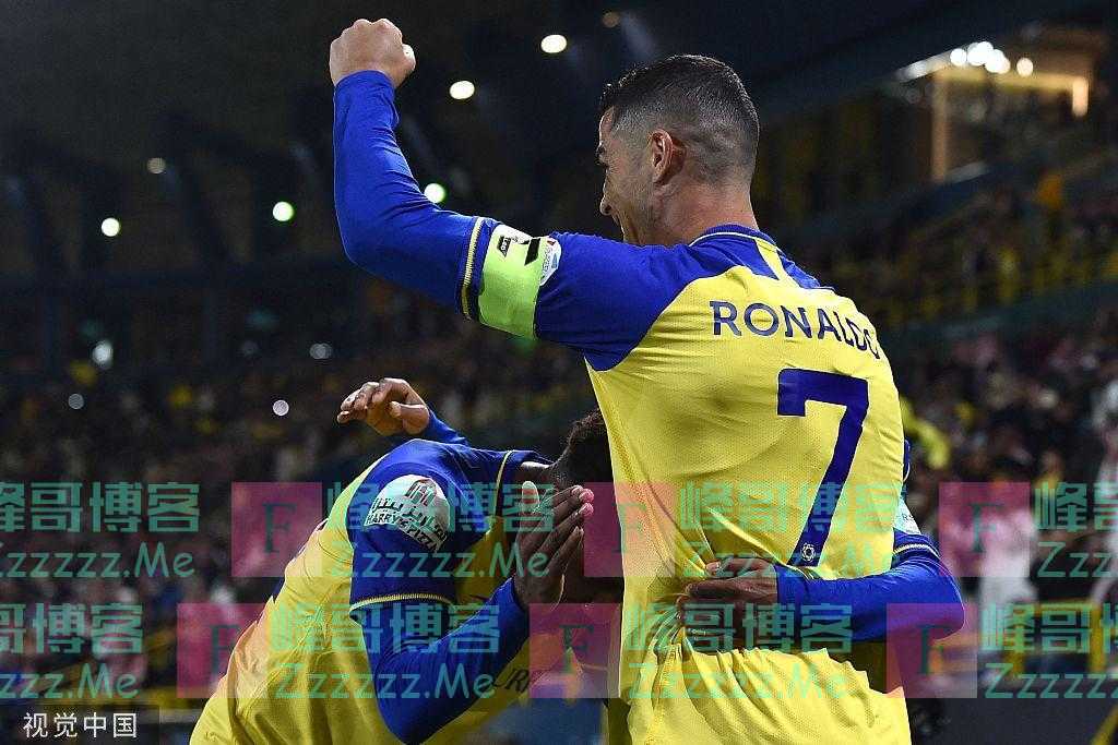 体坛联播｜C罗贡献助攻3场造7球，卡塔尔财团正式报价曼联