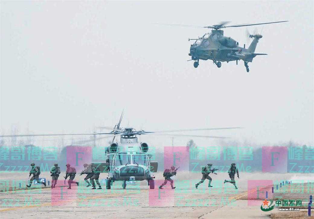 铁翼飞旋 立体突击——空降兵某旅要点夺控演练影像