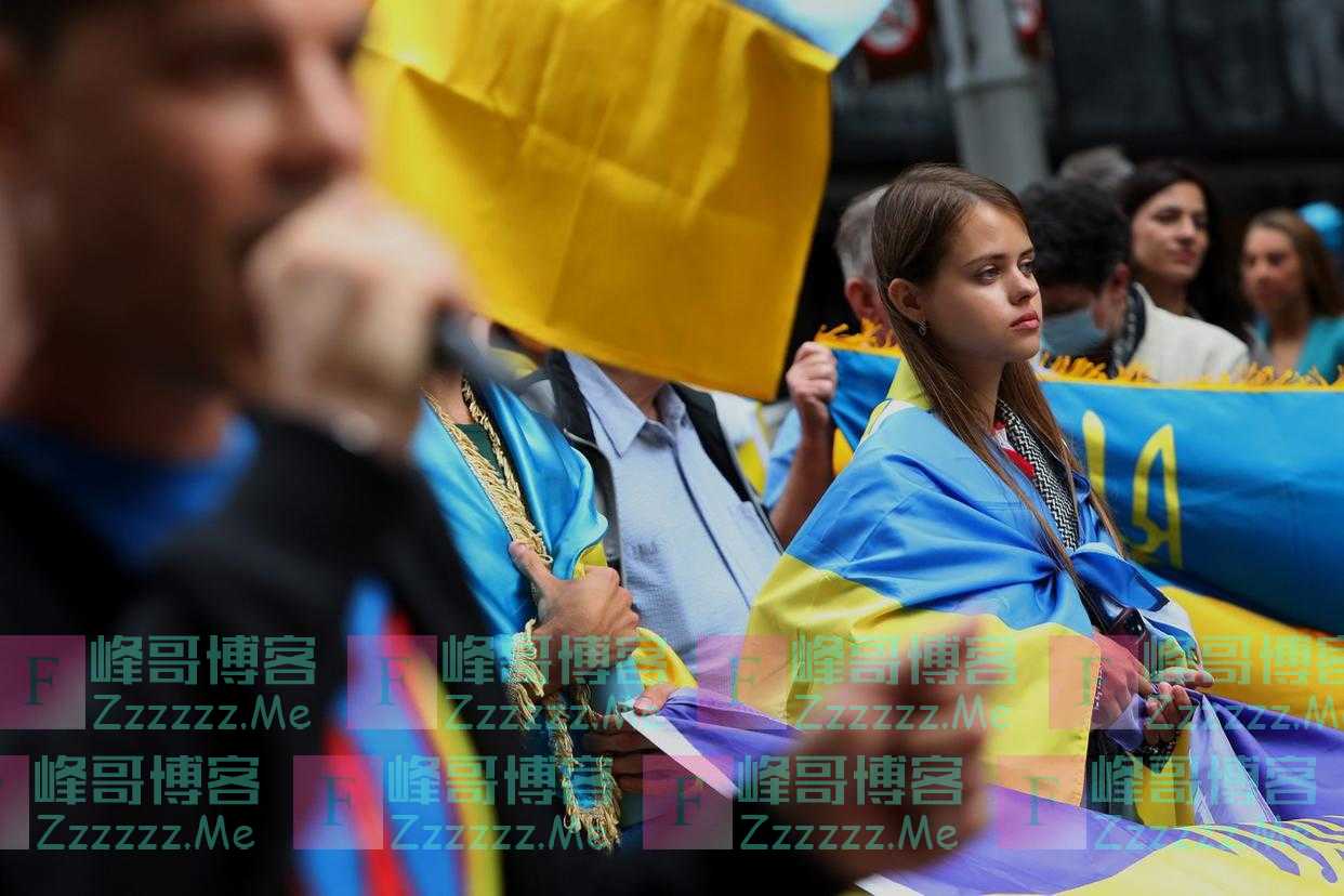 早安·世界｜俄乌冲突一周年，各地民众举行守夜活动祈愿和平