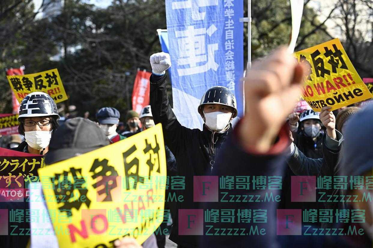 早安·世界｜俄乌冲突一周年，各地民众举行守夜活动祈愿和平