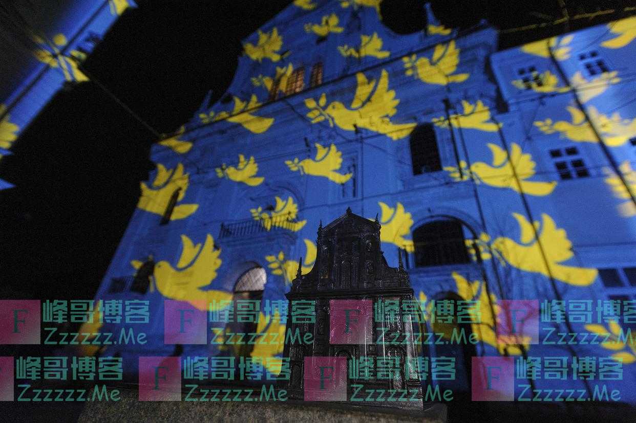 早安·世界｜俄乌冲突一周年，各地民众举行守夜活动祈愿和平