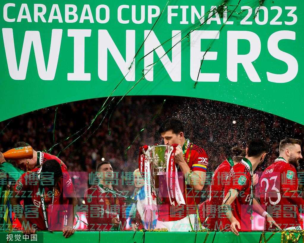 曼联捧起联赛杯冠军，结束6年无冠！滕哈格的时代开始了