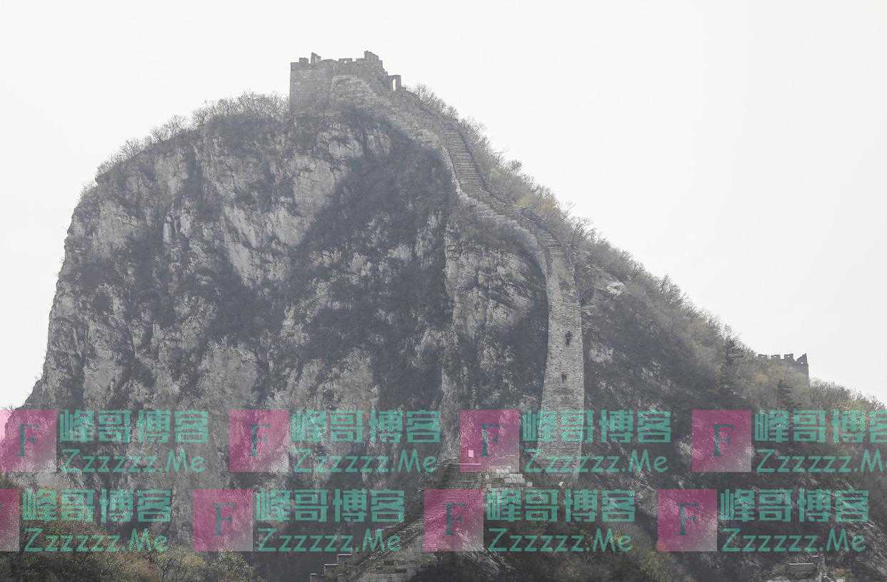 北京蓝天救援队队员为救驴友牺牲,私自攀爬箭扣野长城何时休?