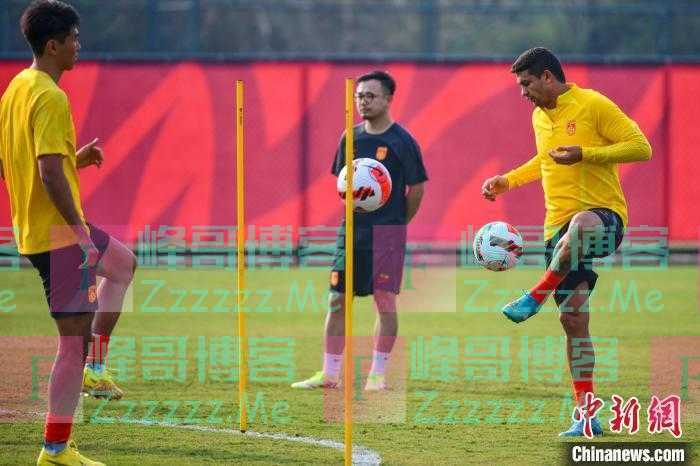 新帅扬科维奇率领中国男足在海口完成首堂训练课